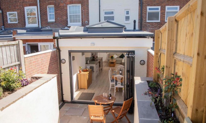 Cowes Casa | Pass the Keys Townhouse Cowes, Newly Refurbished Garden House