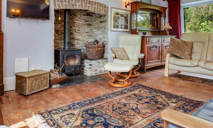 Glandyfi Casa | Pass the Keys | Traditional 19th C Stone Cottage
