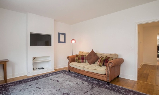Sunninghill Casa | Pass the Keys | Trendy Flat in Sunninghill's Village Atmosphere