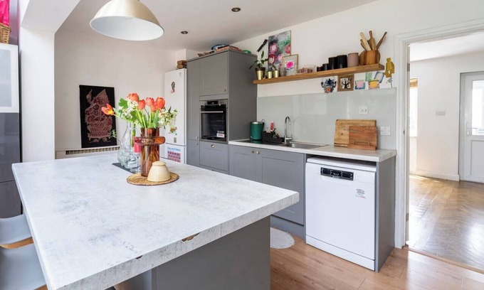 Worcester Park Casa | Pass the Keys | Urban Serenity - 30-min-from-city