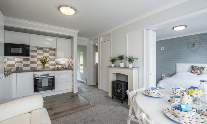 Pembroke Casa | Pass the Keys Vitamin Sea Sea views Free Wifi and Parking
