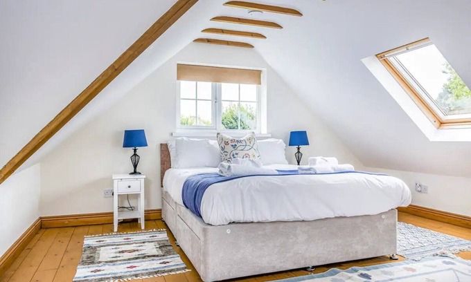 West Wittering Casa | Pass the Keys | Walk to West Wittering Beach