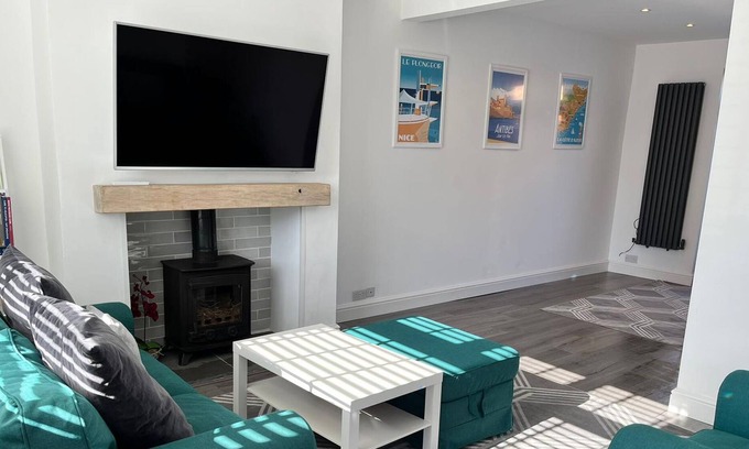 Hoylake Casa | Pass the Keys | Well located 2 bedroom home Beautifully decorated