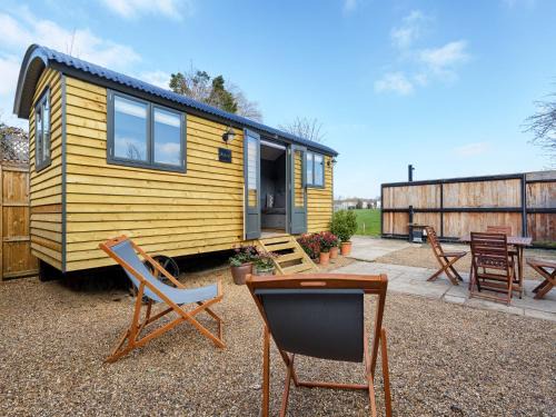 Ewelme Casa | Pass the Keys Whitstable Shepherds Hut minutes from the Harbour