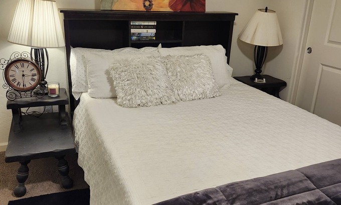 Visalia Apartamento | PASSAGE TO YOSEMITE - NEW SPACIOUS APARTMENT- PET FRIENDLY