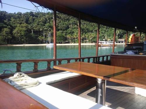Paraty Alquiler De Eote | Passeio de barco na Escuna Ibiza