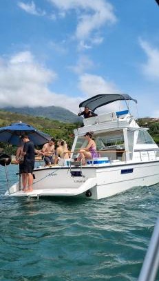 Centro Comercial Alquiler De Eote | Passeio de Lancha em Ilhabela