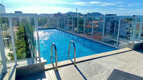 Ingleses Sul Apartamento | Passos da praia c/piscina apto iluminado e novo