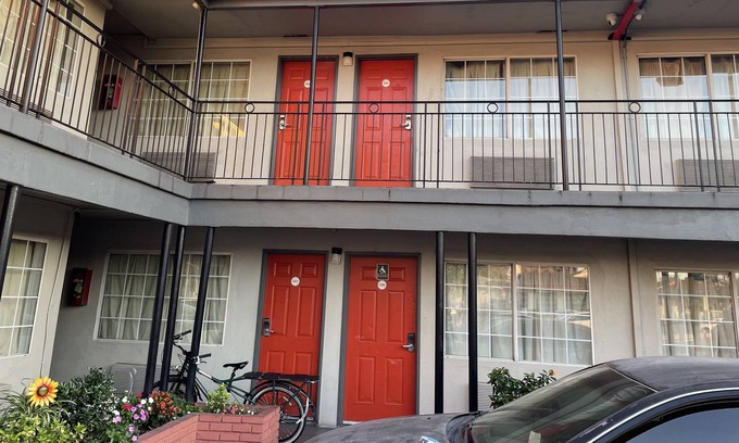 Westmont Hotel | PASSPORT INN