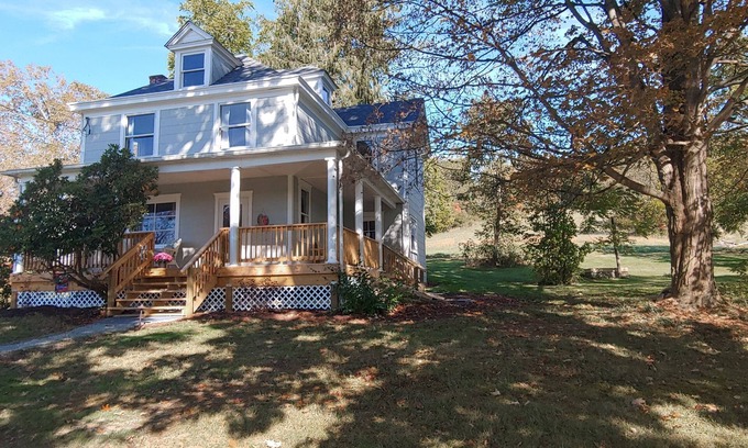 Farmington Otro | Pastoral Hillside Haven