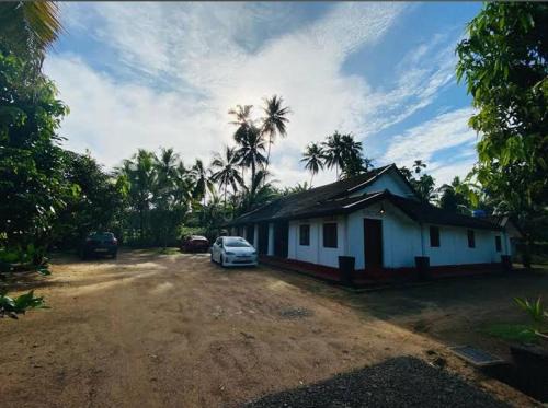 Hiniduma Casa | Paththuwa Walawwa - පත්තුව වලව්ව