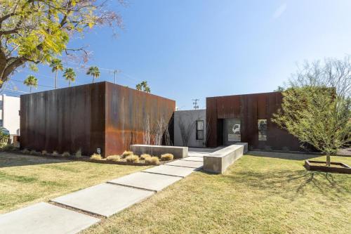 Camelback East Casa | Patina Rosa - Iconic Design Pool and B-Ball Court