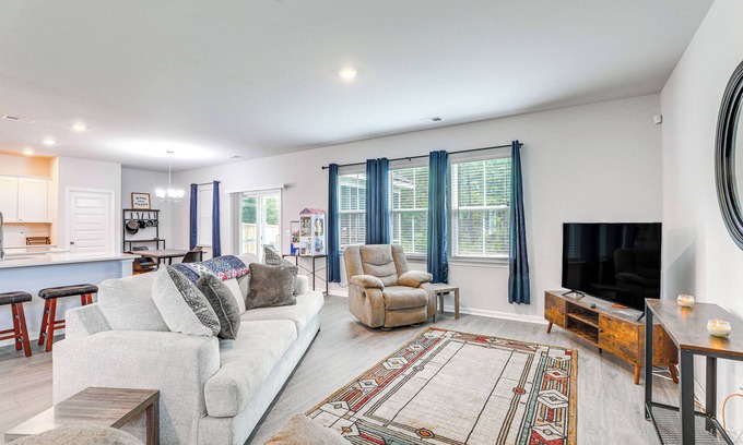 Moncks Corner Casa | Patio & Backyard: Spacious Home in Moncks Corner