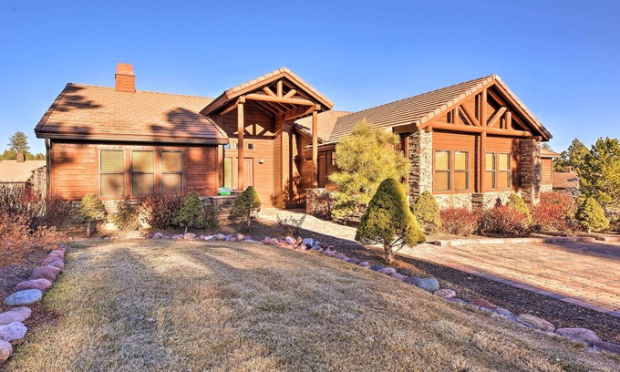 Torreon Casa | Patio, Deck & Grill: Spacious Show Low Home!