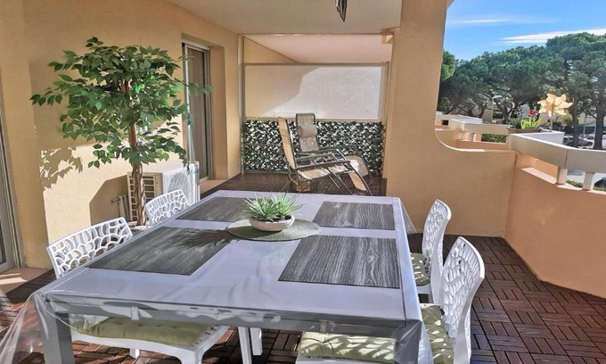 Sainte-Maxime Apartamento | Patio Fleuri