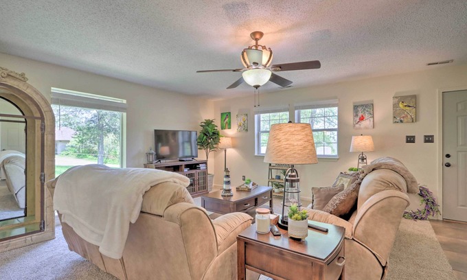 Roach Casa | Patio & Grill: Lake of the Ozarks Escape!