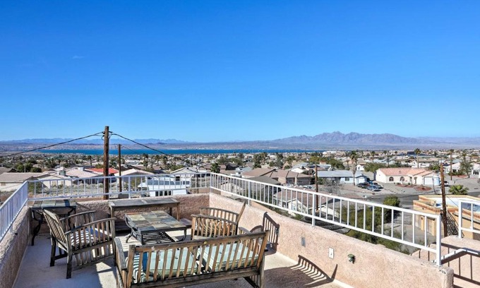 Lake Havasu City Casa | Patio, Rooftop Deck and Mtn Views Lake Havasu Home!