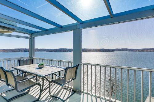 Village of Four Seasons Apartamento | Patio, Views and Pools Lake of the Ozarks Condo!