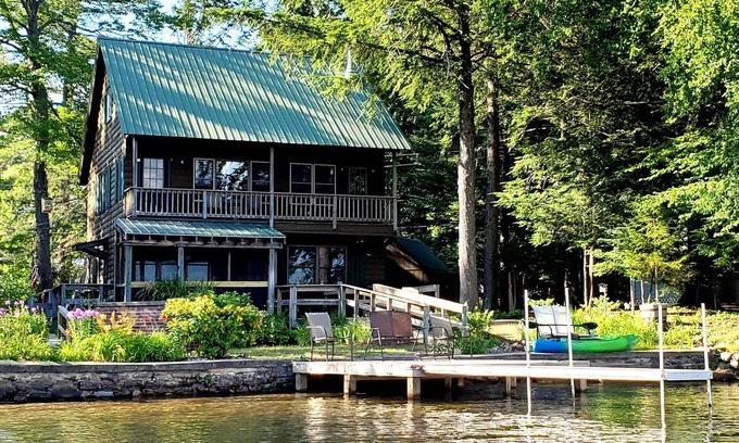 Gloversville Casa | PatriotsRest: Adirondack private waterfront with fishing / swimming / boat dock