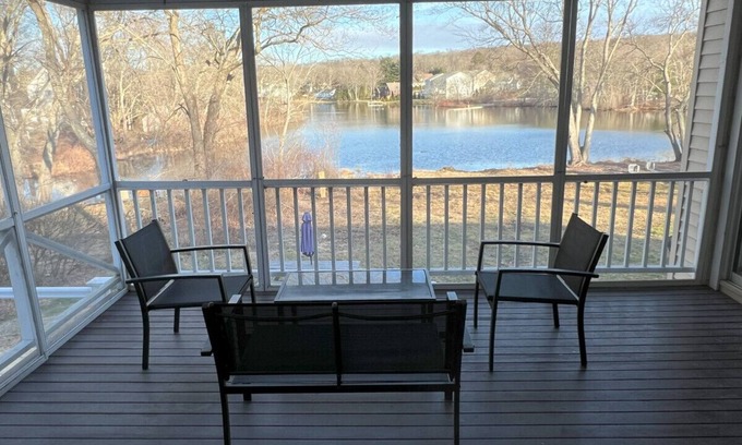 East Lyme Casa | Pattagansett Lake House · Lake Front+kayaks+USCGA