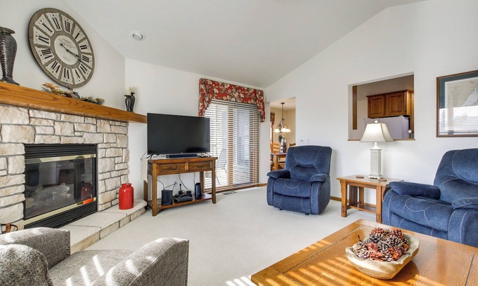Egg Harbor Condominio | 'Pattie's Other Place' - Indoor Pool Access!