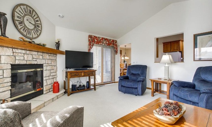Egg Harbor Apartamento | Patties Other Place - Indoor Pool Access!