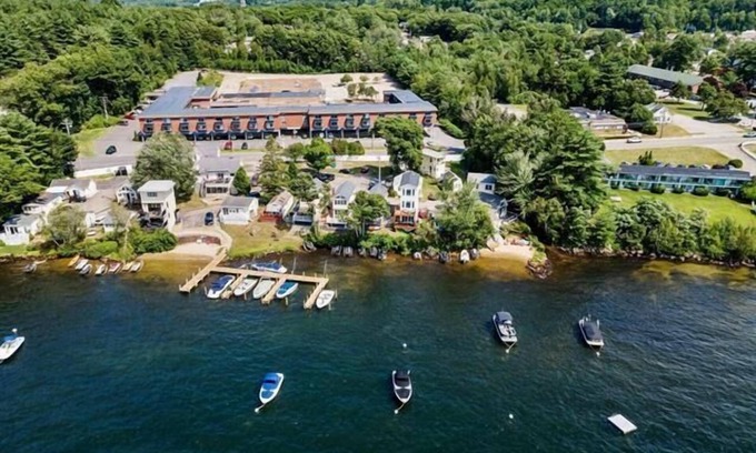 Gilford Casa | Paugus Bay Studio Close To It All!