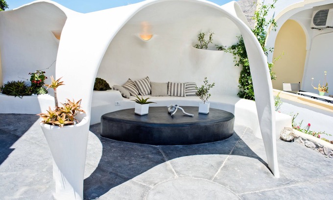 Perissa Casa | Paul's Studio