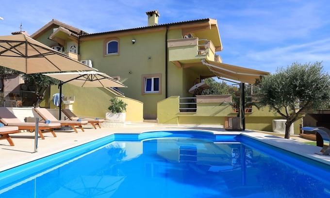 Sibuljina Villa | Paulina Villa with sea view, balcony and terrace - Villa Paulina