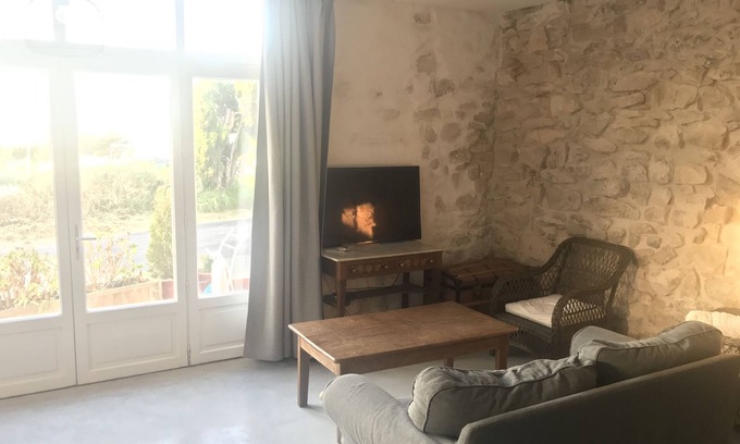 Bages Apartamento | Pause by the pond