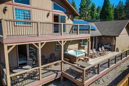 Moonridge Casa | Paw Print Hot Tub Mountain Views Game Room 4mins to Ski Resort
