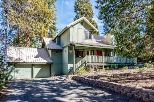 Shaver Lake Casa | Paw's Cabin