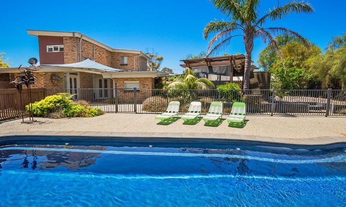 Rye Villa | Paw Up Villa - entertainer delight