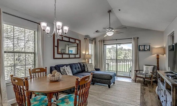 Pawleys Island Condominio | Pawley's Peace 2 miles to Beach Balcony View of 1st Hole 2BR2B