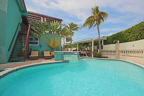 Palm Beach Villa | PB98B - Private Villa with pool - 5min from Palm Beach - 5BR house
