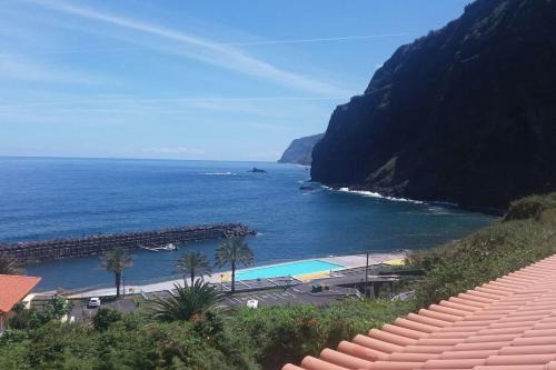 Ponta Delgada Casa | PDelgada 3-Bed House Sleeps 6 Parking & Sea View