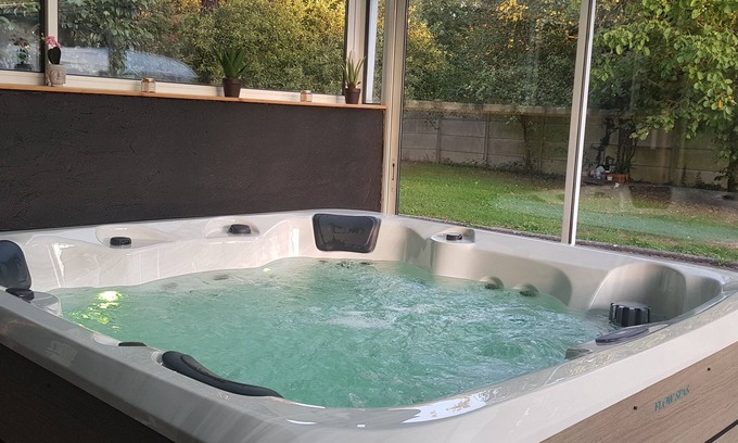 Noyal-sur-Seiche Casa | Peaceful house with garden, terrace, Jacuzzi