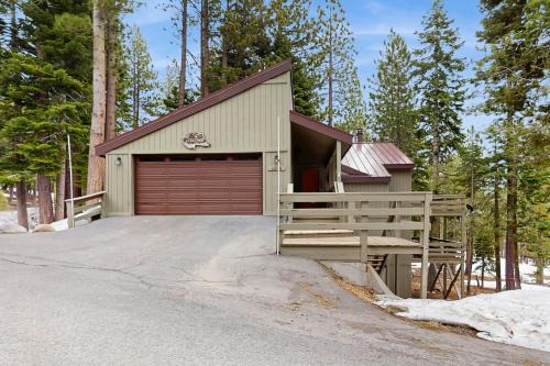 Twin Peaks Casa | Peace and Pines at Upper Ward Creek