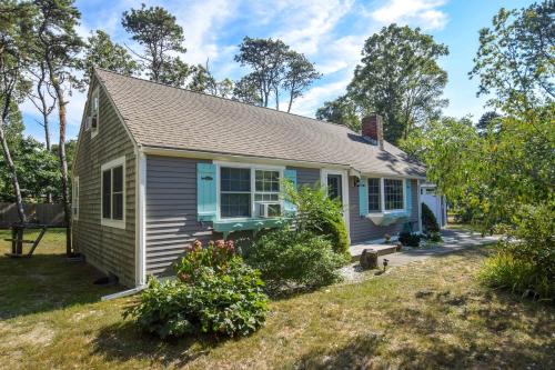 Wellfleet Casa | Peace and Quiet & Spacious Back Deck