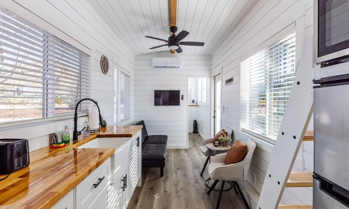Apple Valley Apartamento | Peace and Tranquility private hot tub,deck,and bbq