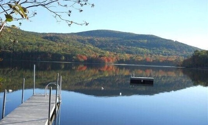 Moultonborough Casa | Peace awaits you on Wakondah Pond