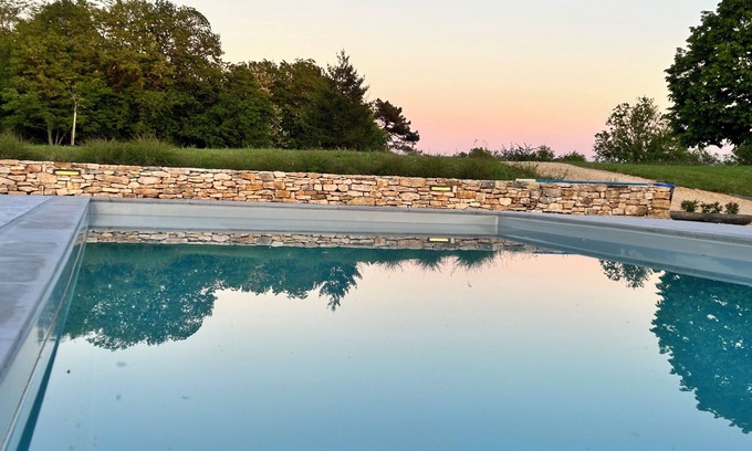 Blanquefort-sur-Briolance Otro | Peace, space and relaxation. We offer 2 guest houses with a salted water pool.nn