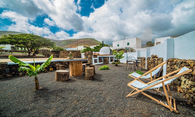 Tabayesco Casa | Paz en el campo a 1 km de la playa, magníficos exteriores, bbq y wifi gratis