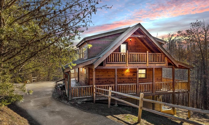 Gatlinburg - Pigeon Forge Cabina | Peace Of Mind 3 Bedroom Cabin by RedAwning