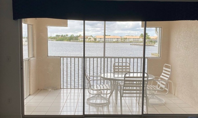 Naples Condominio | Peace, Paradise, and a Private boat slip