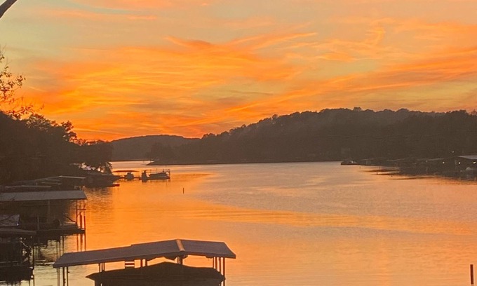 Lake Ozark Condominio | Condominio tranquilo en el lago de los Ozarks * SIN CARGO DE LIMPIEZA *