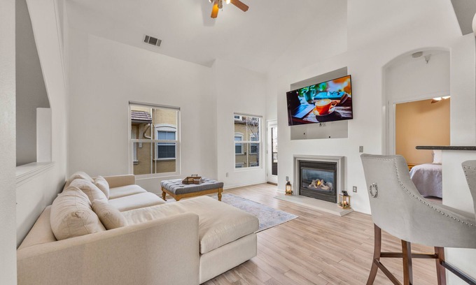 Reno Casa | Peaceful 2 Bedroom with Pool & Hot Tub in South Reno 2/2