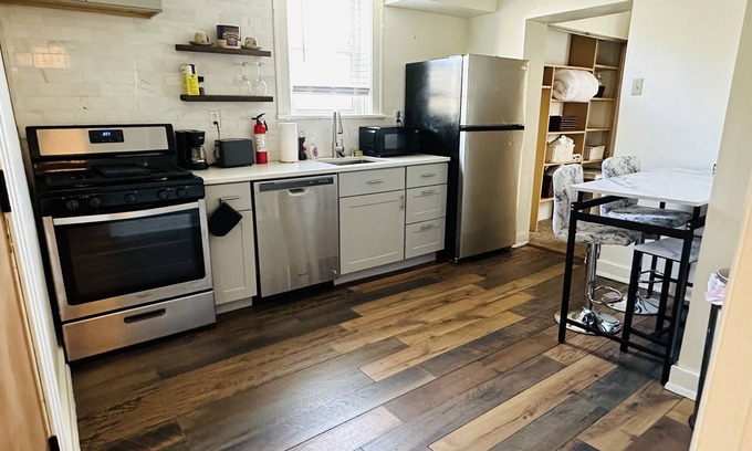 Homestead Apartamento | Peaceful 2 beds near Pittsburgh!