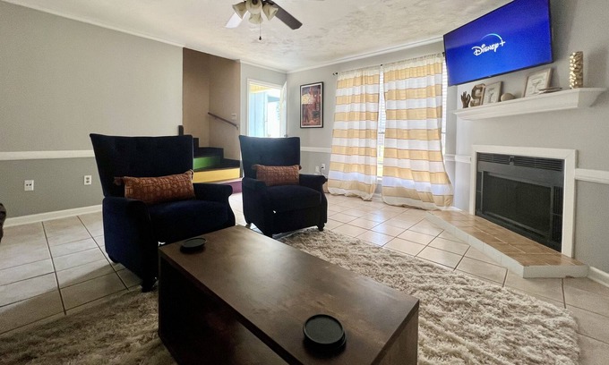 Shenandoah Casa | Peaceful 2 story twnhme *Sleep 6* 18 Min to LSU*