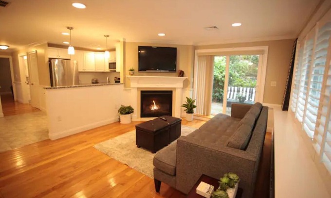 Melrose Apartamento | Peaceful 2BR near US Route 1 and Boston.
